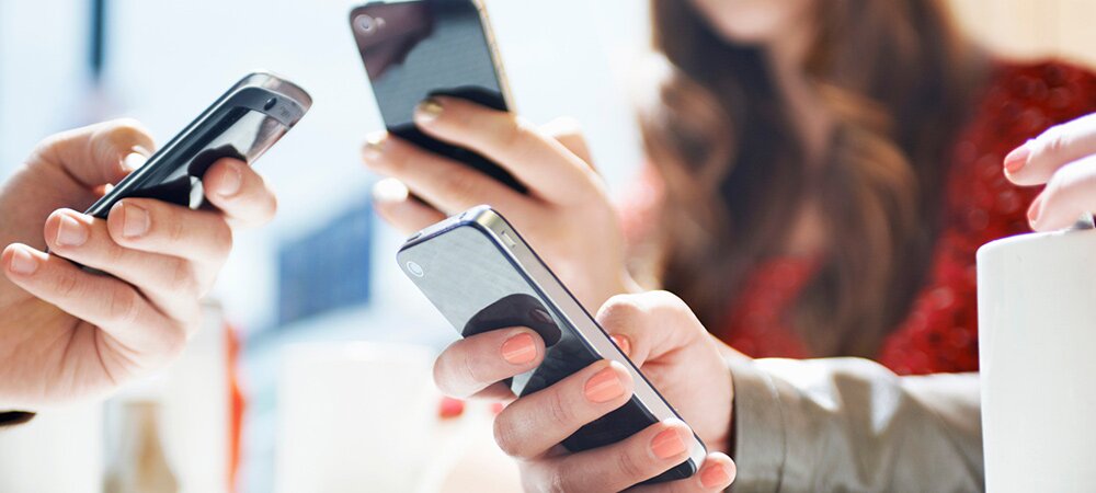 Blog-Using-Smartphone-07-1000x450
